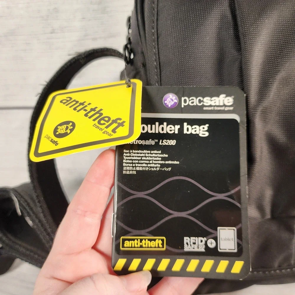 Pacsafe Metrosafe LS200 Anti-Theft Shoulder Bag Black RFID Tablet Sleeve NEW
